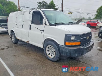 Czwarte zdjęcie samochodu z boku: 2013 CHEV EXPRESS G1500 VIN:1GCSGAF46D1115562 - miniatura