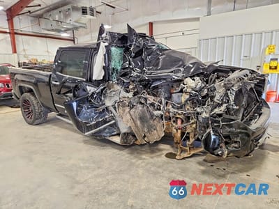 Czwarte zdjęcie samochodu z boku: 2017 GMC SIERRA K2500 DENALI VIN:1GT12UEYXHF137900 - miniatura