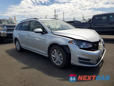 Czwarte zdjęcie samochodu z boku: 2017 VOLKSWAGEN GOLF SPORTWAGEN S VIN:3VWC17AU4HM526027 - miniatura