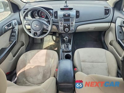 Zdjęcie 8 z 12 samochodu: 2013 KIA FORTE EX VIN:KNAFU4A22D5647138 - miniatura