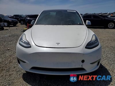 Piąte zdjęcie samochodu w środku: 2021 TESLA MODEL Y VIN:5YJYGAEE6MF223028 - miniatura