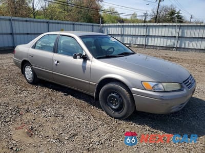Czwarte zdjęcie samochodu z boku: 1998 TOYOTA CAMRY LE VIN:4T1BG28K7WU270698 - miniatura