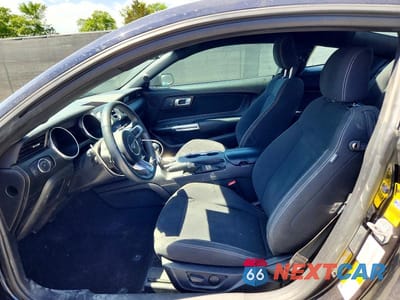 Zdjęcie 7 z 12 samochodu: 2021 FORD MUSTANG VIN:1FA6P8TH8M5156033 - miniatura