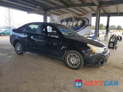 Czwarte zdjęcie samochodu z boku: 2010 FORD FOCUS SE VIN:1FAHP3FN8AW153376 - miniatura