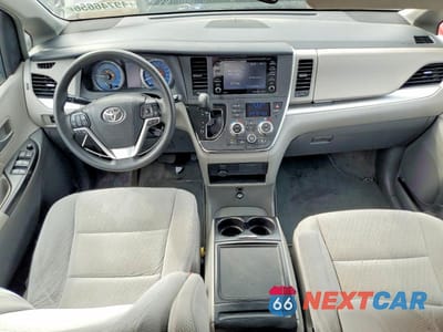 Zdjęcie 8 z 13 samochodu: 2018 TOYOTA SIENNA LE VIN:5TDKZ3DC6JS905376 - miniatura