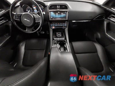 Zdjęcie 8 z 13 samochodu: 2019 JAGUAR F-PACE PREMIUM VIN:SADCJ2FX3KA355756 - miniatura