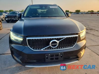Piąte zdjęcie samochodu w środku: 2019 VOLVO XC40 T5 MOMENTUM VIN:YV4162UK6K2054613 - miniatura