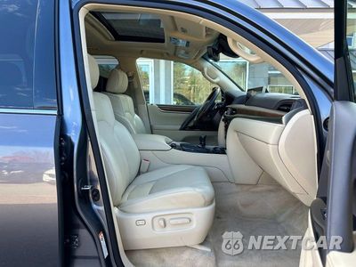 Piąte zdjęcie samochodu w środku: 2017 LEXUS LX 570 VIN:JTJHY7AX4H4226494 - miniatura