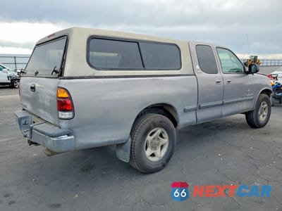 Trzecie zdjęcie samochodu z tyłu: 2000 TOYOTA TUNDRA SR5 VIN:5TBRT3411YS034310 - miniatura