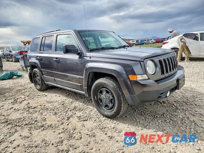 Czwarte zdjęcie samochodu z boku: 2016 JEEP PATRIOT SPORT VIN:1C4NJPBA6GD667188 - miniatura