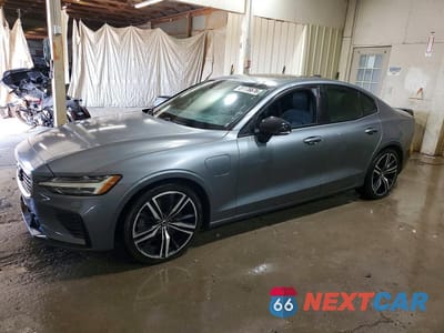 2019 VOLVO S60 T8 R-DESIGN 7JRBR0FM8KG018010 - główne zdjęcie licytacji z USA - miniatura