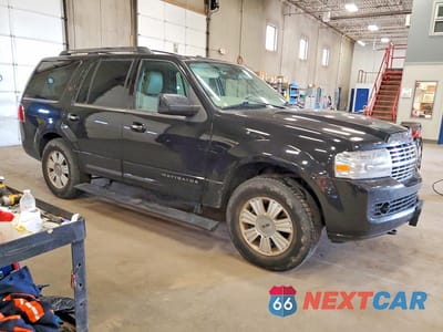 Czwarte zdjęcie samochodu z boku: 2014 LINCOLN NAVIGATOR VIN:5LMJJ2J53EEL02151 - miniatura