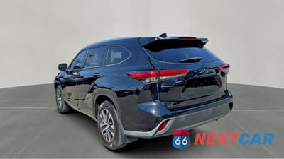 Trzecie zdjęcie samochodu z tyłu: 2022 TOYOTA HIGHLANDER XLE VIN:5TDGZRBH5NS585173 - miniatura