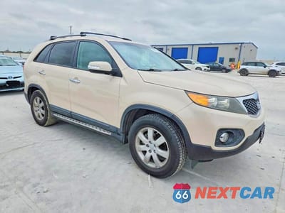 Czwarte zdjęcie samochodu z boku: 2012 KIA SORENTO LX VIN:5XYKT4A64CG210240 - miniatura
