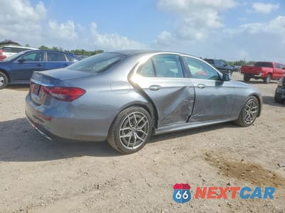 Trzecie zdjęcie samochodu z tyłu: 2021 MERCEDES-BENZ E 350 VIN:W1KZF8DB5MA986860 - miniatura