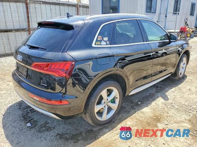 Trzecie zdjęcie samochodu z tyłu: 2020 AUDI Q5 PREMIUM VIN:WA1ANAFY5L2040599 - miniatura
