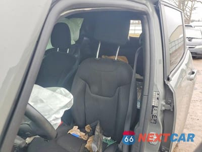 Zdjęcie 10 z 12 samochodu: 2022 JEEP RENEGADE ALTITUDE VIN:ZACNJDE18NPN81466 - miniatura