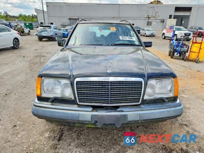 Piąte zdjęcie samochodu w środku: 1995 MERCEDES-BENZ E 320 VIN:WDBEA92E2SF299957 - miniatura