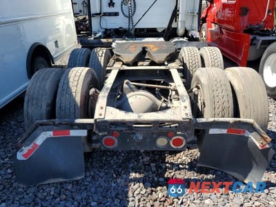 Zdjęcie 9 z 10 samochodu: 2013 VOLVO VNL SEMI TRUCK VIN:4V4NC9EG0DN139775 - miniatura