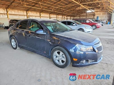 Czwarte zdjęcie samochodu z boku: 2014 CHEVROLET CRUZE LT VIN:1G1PC5SB9E7438220 - miniatura