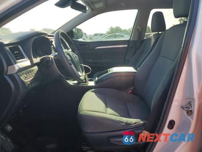 Zdjęcie 7 z 13 samochodu: 2018 TOYOTA HIGHLANDER LE VIN:5TDZARFH1JS034436 - miniatura