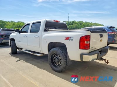 Drugie zdjęcie samochodu z przodu: 2011 CHEVROLET SILVERADO K1500 LT VIN:3GCPKSE30BG376980 - miniatura