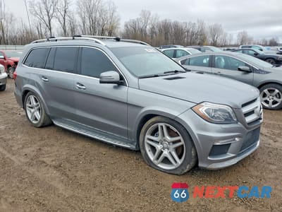 Czwarte zdjęcie samochodu z boku: 2015 MERCEDES-BENZ GL 550 4MATIC VIN:4JGDF7DE3FA461755 - miniatura