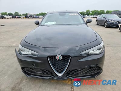 Piąte zdjęcie samochodu w środku: 2018 ALFA ROMEO GIULIA Q4 VIN:ZARFAEDN1J7588192 - miniatura