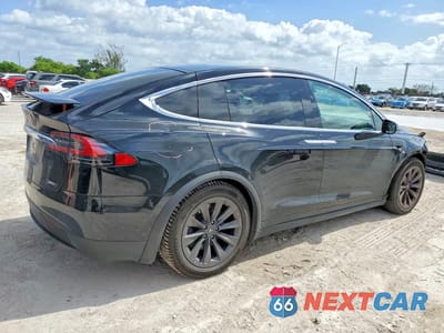 Trzecie zdjęcie samochodu z tyłu: 2018 TESLA MODEL X VIN:5YJXCAE28JF102333 - miniatura