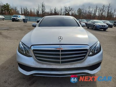 Piąte zdjęcie samochodu w środku: 2017 MERCEDES-BENZ E 300 4MATIC VIN:WDDZF4KB3HA154144 - miniatura