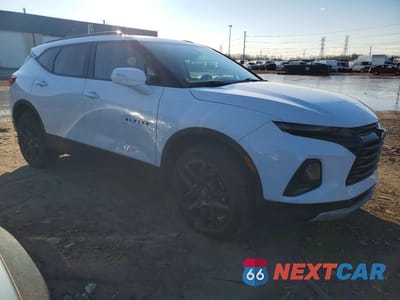 Czwarte zdjęcie samochodu z boku: 2020 CHEVROLET BLAZER 2LT VIN:3GNKBHR45LS643665 - miniatura