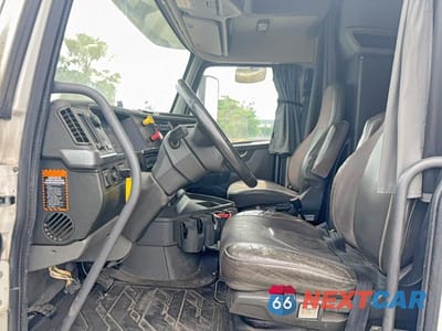 Zdjęcie 9 z 10 samochodu: 2020 VOLVO VNL TRUCKS SEMI TRUCK VIN:4V4NC9EH4LN258310 - miniatura