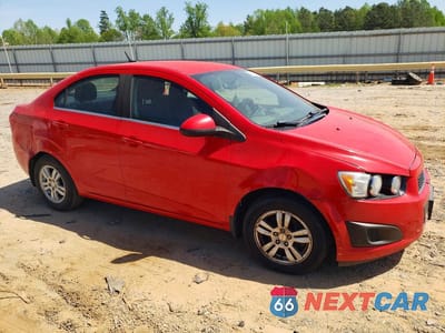 Czwarte zdjęcie samochodu z boku: 2014 CHEVROLET SONIC LT VIN:1G1JC5SH2E4232216 - miniatura