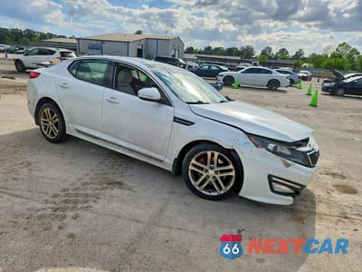 Czwarte zdjęcie samochodu z boku: 2013 KIA OPTIMA SX VIN:5XXGR4A65DG105586 - miniatura