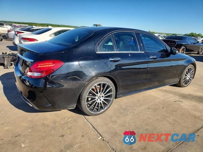 Trzecie zdjęcie samochodu z tyłu: 2017 MERCEDES-BENZ C 300 VIN:55SWF4JB4HU229521 - miniatura