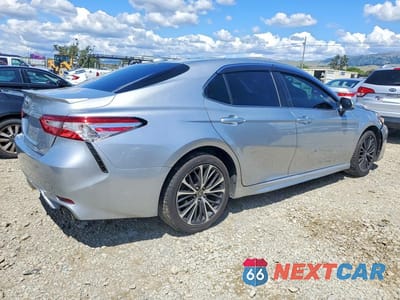 Trzecie zdjęcie samochodu z tyłu: 2020 TOYOTA CAMRY SE VIN:4T1G11AK2LU972399 - miniatura