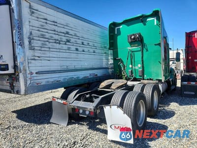 Czwarte zdjęcie samochodu z boku: 2018 KENWORTH T680 SEMI TRUCK VIN:1XKYDP9XXKJ303711 - miniatura