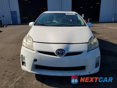 Piąte zdjęcie samochodu w środku: 2010 TOYOTA PRIUS III VIN:JTDKN3DUXA0187483 - miniatura