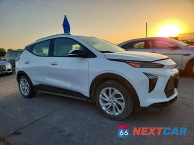 Czwarte zdjęcie samochodu z boku: 2023 CHEVROLET BOLT EUV LT VIN:1G1FY6S05P4148904 - miniatura