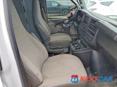 Zdjęcie 7 z 13 samochodu: 2024 CHEVROLET EXPRESS G2500 DELIVERY VAN VIN:1GCWGAFP6R1261768 - miniatura