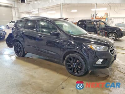 Czwarte zdjęcie samochodu z boku: 2019 FORD ESCAPE SE VIN:1FMCU9GD0KUA80003 - miniatura