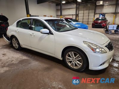 Czwarte zdjęcie samochodu z boku: 2011 INFINITI G25 SEDAN BASE VIN:JN1DV6APXBM601738 - miniatura