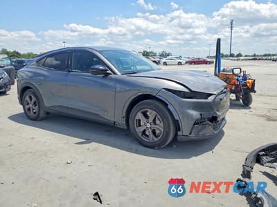 Czwarte zdjęcie samochodu z boku: 2023 FORD MUSTANG MACH-E SELECT VIN:3FMTK1R40PMA86299 - miniatura