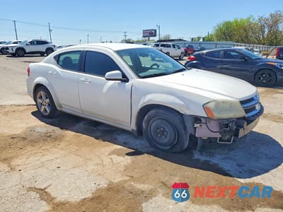 Czwarte zdjęcie samochodu z boku: 2011 DODGE AVENGER MAINSTREET VIN:1B3BD1FB7BN559189 - miniatura