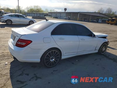 Trzecie zdjęcie samochodu z tyłu: 2013 MERCEDES-BENZ C 300 4MATIC VIN:WDDGF8AB5DR243239 - miniatura