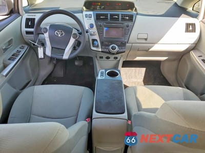 Zdjęcie 8 z 13 samochodu: 2014 TOYOTA PRIUS V TWO VIN:JTDZN3EUXEJ009747 - miniatura