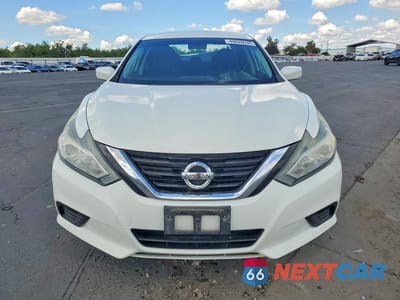 Piąte zdjęcie samochodu w środku: 2017 NISSAN ALTIMA 2.5 S VIN:1N4AL3AP9HC287203 - miniatura