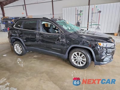 Czwarte zdjęcie samochodu z boku: 2019 JEEP CHEROKEE LATITUDE VIN:1C4PJLCX8KD222870 - miniatura