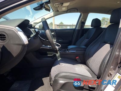 Zdjęcie 7 z 12 samochodu: 2019 HONDA CLARITY VIN:JHMZC5F15KC002001 - miniatura