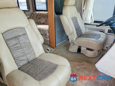Zdjęcie 9 z 10 samochodu: 2005 FREIGLINER CHASSIS X LINE MOTOR HOME VIN:4UZAAHDC14CN62932 - miniatura